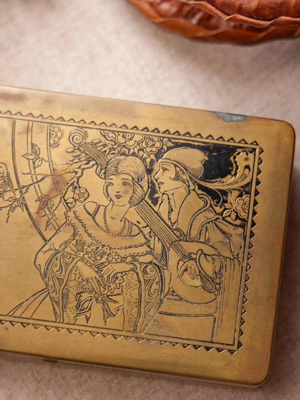 Antique Brass Rectangular Apollo Chocolate Candy Box - Picture 4 of 16